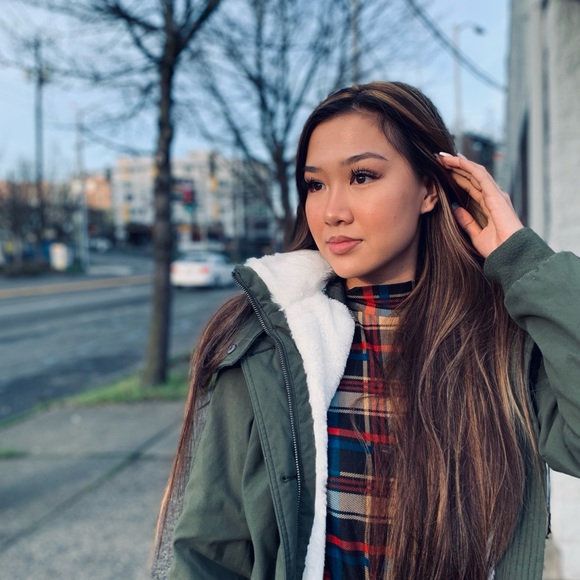 Meet your Posher, Vicky - Picture 1 of 2